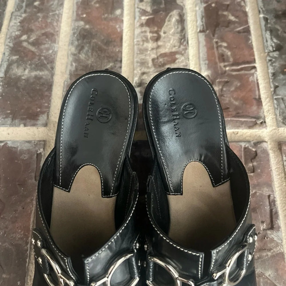 Women's Cole Haan Black Leather Slip On Clogs Mules Shoes D17476 size 8.5AA - Picture 2 of 8